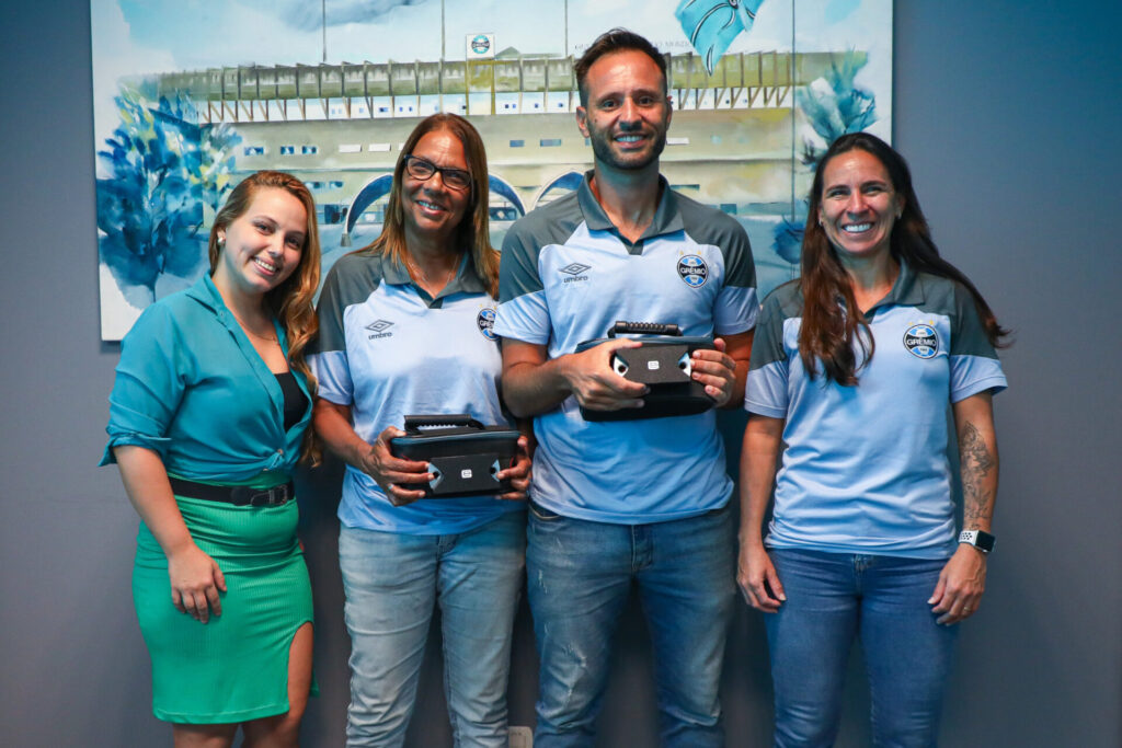 Departamento de Futebol Feminino do Grêmio recebe equipamentos da Kinology